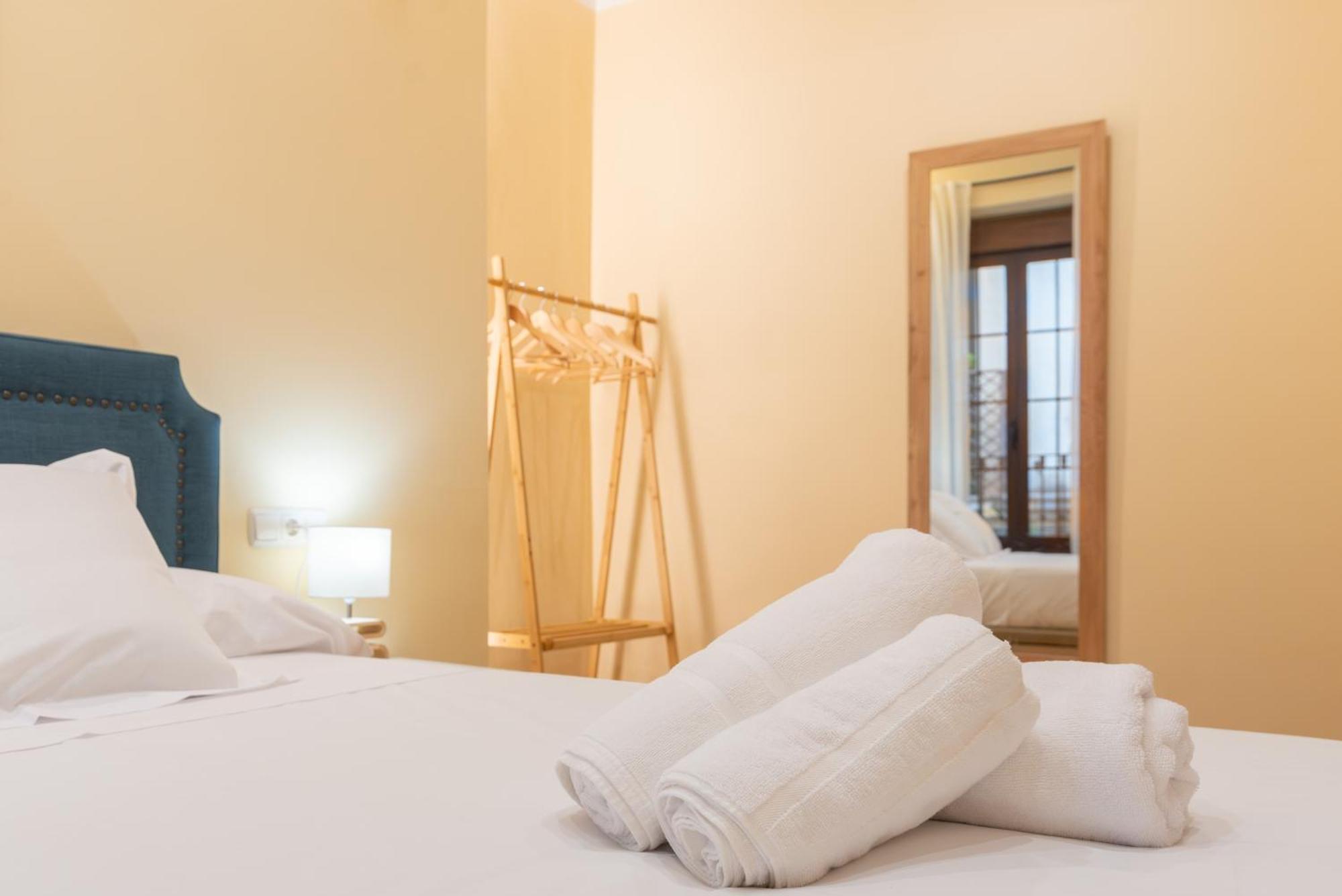 Apartamento Puerta De Cordoba- Exterior Con Balcones Bagian luar foto
